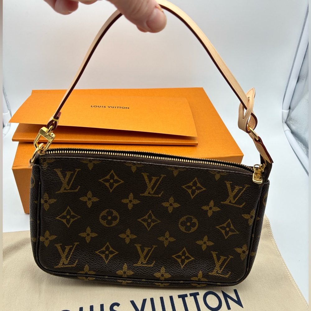 Louis Vuitton Monogram pochette bag with LV dust bag and box - Picture 9 of 10